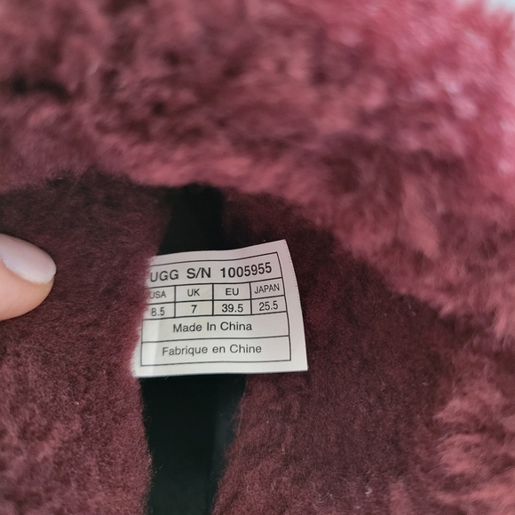 UGG Layna boots size 8.5 - Picture 7 of 9